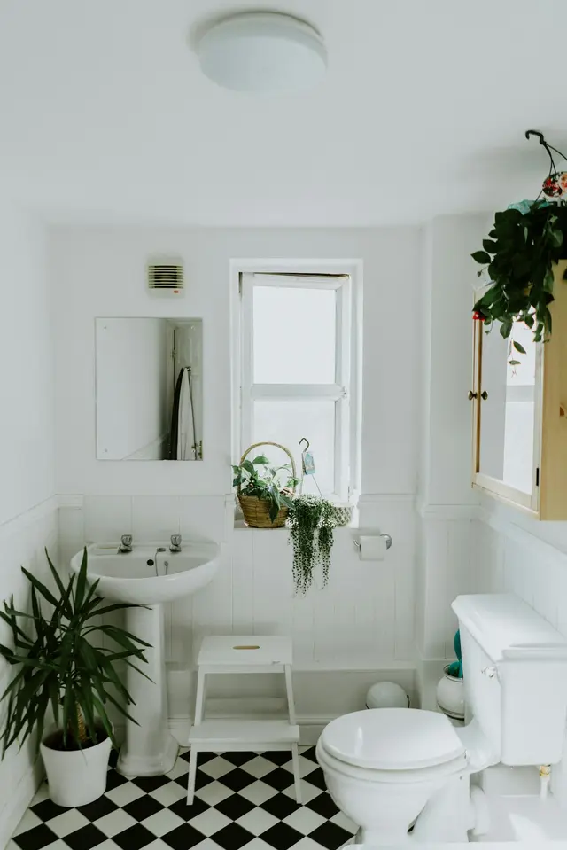 4-Bedroom Sea View Penthouse in Suadiye - premium bathroom area