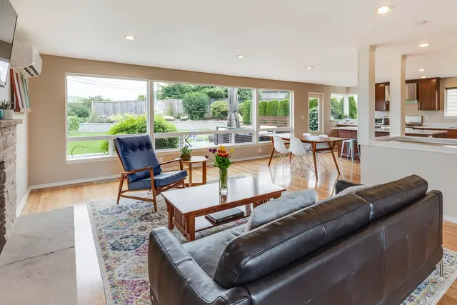 Luxury 5-Bedroom Waterfront Mansion in Tarabya - premium bedroom area